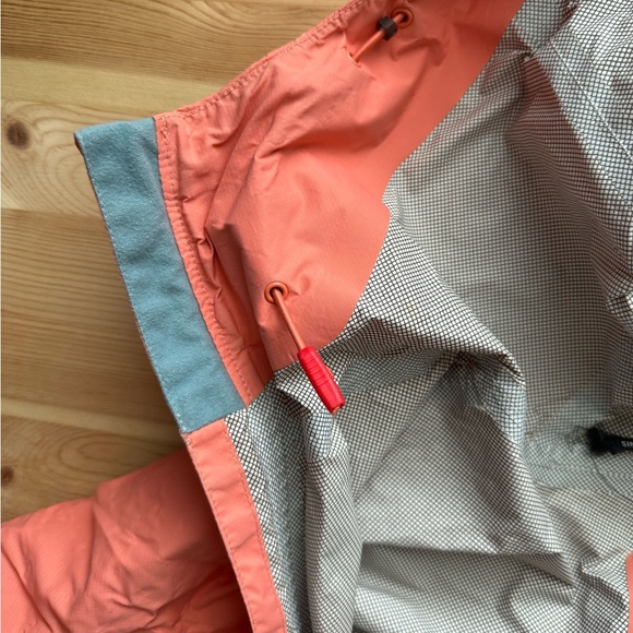 MEC Rain Jacket and Windbreaker - Picture 12 of 13